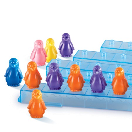 Pinguine auf dem Eis bei ARIADNE